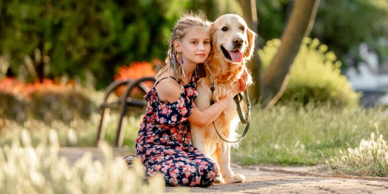 Kinder lernen Empathie und Verantwortung mit Hunden